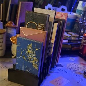 Elegant Black Palette Holder